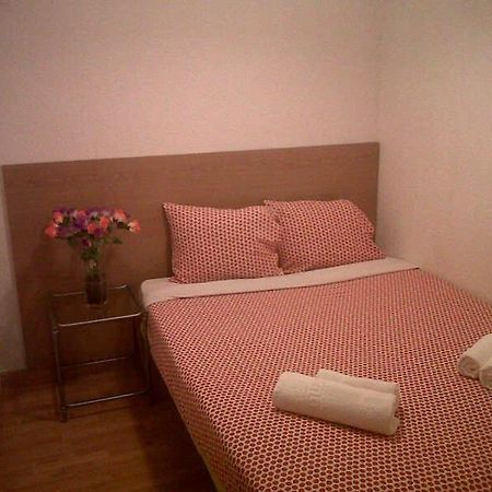 Km1 Amparo Apartments Madrid Rum bild